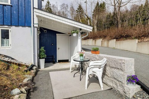 Apartment with own entrance, parking, fast public transport to Oslo city centre 