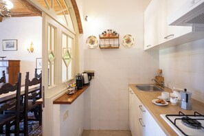 Fridge, oven, stovetop