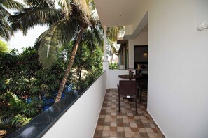 Suite Junior, pemandangan kolam renang | Pemandangan balkon