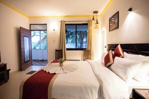 高級雙人房, 泳池景觀 | 客房內保險箱、書桌、熨斗/熨衣板、免費無線上網