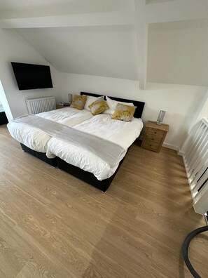 Laptop workspace, free WiFi