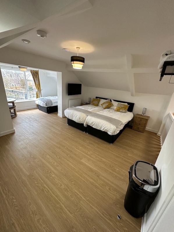 Espacio para trabajar con laptop y wifi gratis