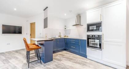 Luxury apartment with premium finishes and breathtaking view of Boston Stump.