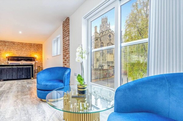 Interior - Luxury apartment with premium finishes and breathtaking view of Boston Stump. (Boston)