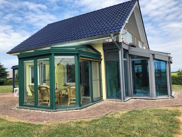 Exterior - New vacation home 125sqm glass house to slow down (Wardow)