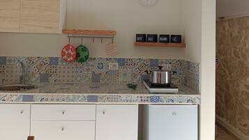 Frigorifero, macchina per tè/caffè, pentole/stoviglie/utensili