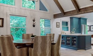 Dining - Luxury cabin w/ chef kitchen & two living rooms (Highlands)