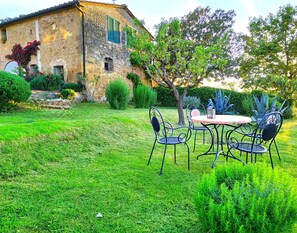 Outdoor dining - Camere All'ultimo Piano di una Villa Rinascimentale Toscana (Toscana)