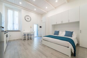 Interior - Modern Apartment at Via Carloni (Como)