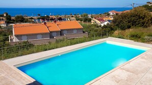 A rectangular swimming pool with a clear blue interior, surrounded by a light-colored deck. - Sardinia Re - Smeralda 16 (Castelsardo)