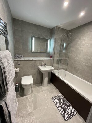 Apartment | Bathroom - 5 Star Brand New Liverpool City Centre Apartment (Liverpool)