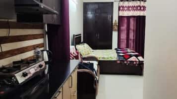 6 bedrooms, iron/ironing board, WiFi, bed sheets