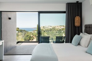 4 chambres, bureau, fer et planche à repasser, lit parapluie