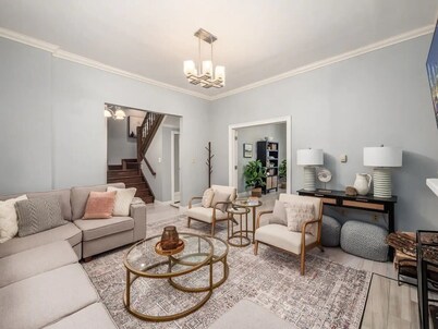 Fun upscale oasis w/hot tub near OSU & Short North