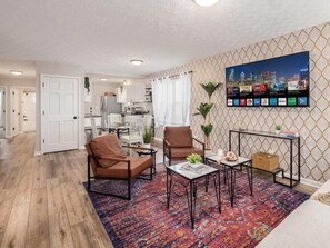 TV, offices - Urban Oasis w/Hot Tub Near Downtown & Arena Dist. (Columbus)