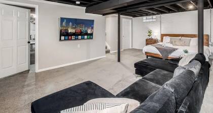 Urban Oasis w/Hot Tub Near Downtown & Arena Dist.