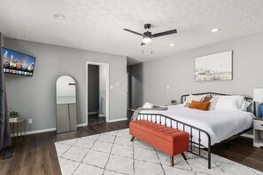 5 bedrooms, desk, iron/ironing board, travel cot