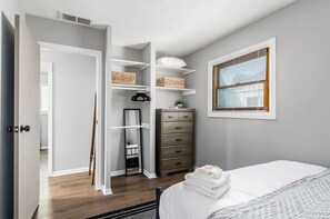 5 bedrooms, desk, iron/ironing board, travel crib