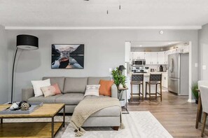 Televisión y oficina 