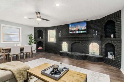 Suburban oasis perfect for families & groups