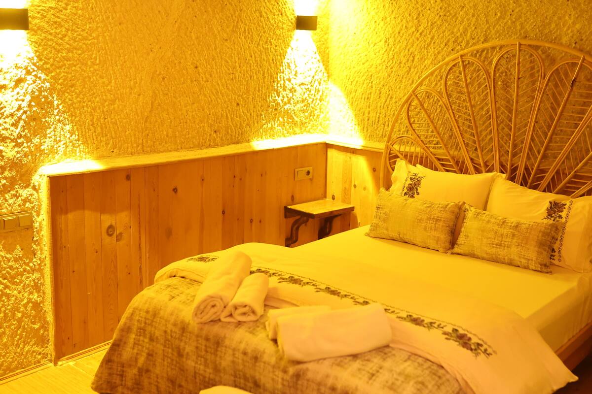 Premium Room | Soundproofing, WiFi (free), bed sheets