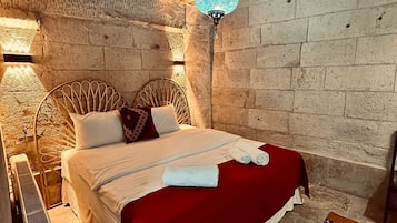 Soundproofing, free WiFi, bed sheets