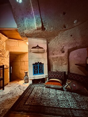 Soundproofing, free WiFi, bed sheets - Mommy's Cave Home (Nevsehir)