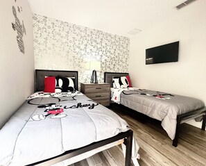 4 bedrooms, iron/ironing board, WiFi, bed sheets - Behemian 4Bd Villa w/ Pool at Solana Resort (Davenport)