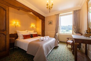 6 quartos, Wi-Fi de cortesia, roupa de cama