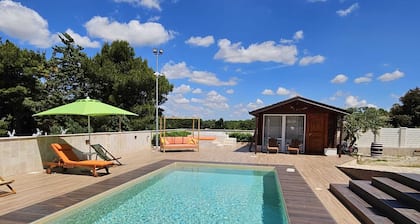 Villa Margherita villa with swimming pool, whirlpool and gym in the green