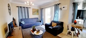 Smart TV, fireplace - Waterfall City Guest Lodge - Deluxe King Pool Unit (Sandton)