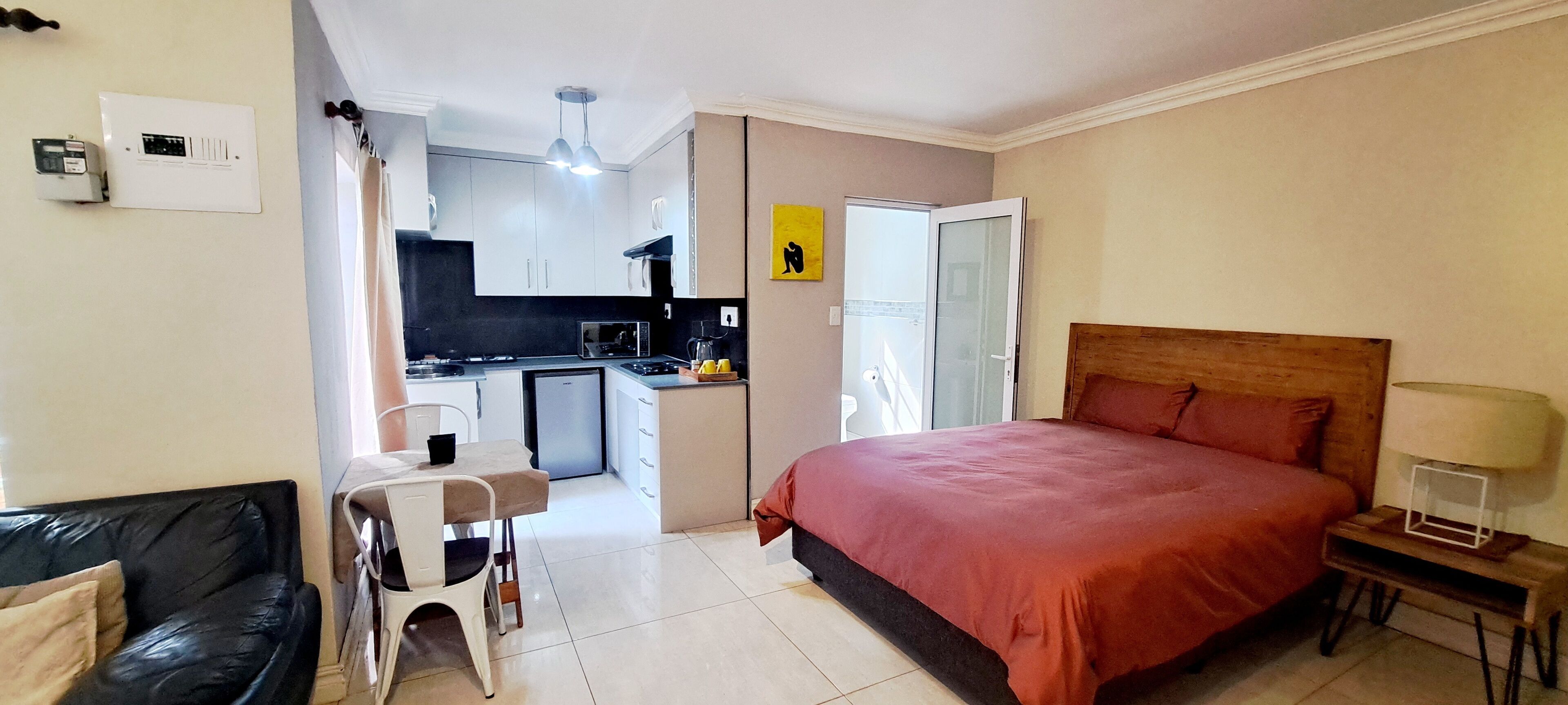 1 habitación, tabla de planchar con plancha, wifi y ropa de cama 