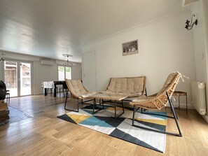 Smart TV, fireplace - Maison d'hôte 5km from Chartres city center, riverside, heated pool  (Morancez)