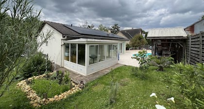 Maison d'hôte 5km from Chartres city center, riverside, heated pool