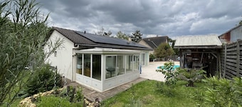 Maison d'hôte 5km from Chartres city center, riverside, heated pool