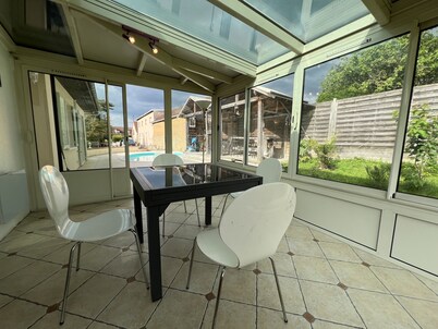 Maison d'hôte 5km from Chartres city center, riverside, heated pool 
