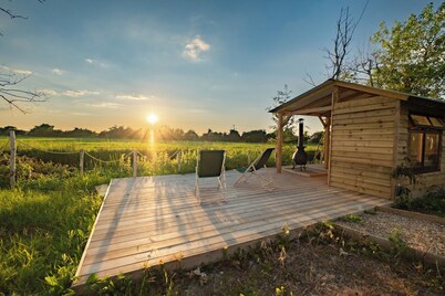 1920's Showman's Carriage with wagon, cinema, hot tub & stunning views by river!
