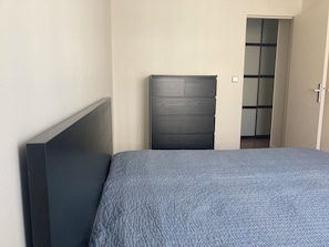 1 chambre, fer et planche à repasser, Wi-Fi, draps fournis