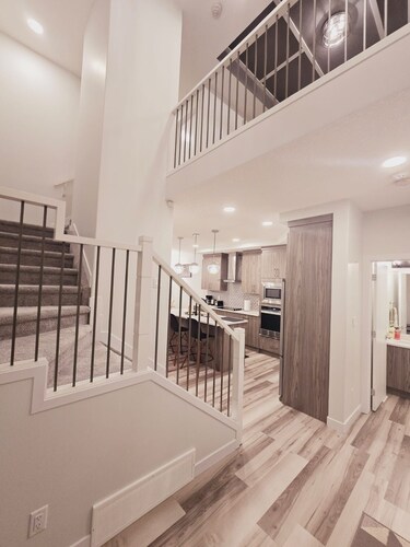 Bougie styled Home | 10 minutes from WEM | Sleeps 8