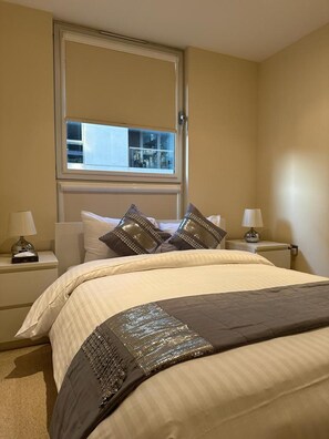 1 habitación, tabla de planchar con plancha, wifi gratis y ropa de cama 