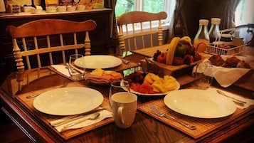 ๋งค์ผ ํ ๋ธ๋ ํผ์คํธ ๋ฌด๋ฃ ์์นจ ์์ฌ ํฌํจ