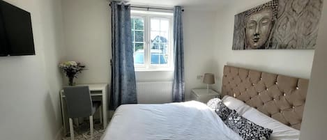 Fer et planche à repasser, Wi-Fi gratuit, draps fournis