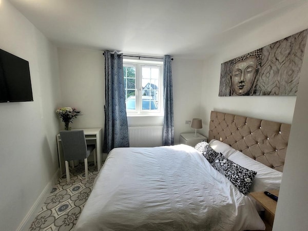 Tranquil Studio Retreat With Free Parking - Ruislip