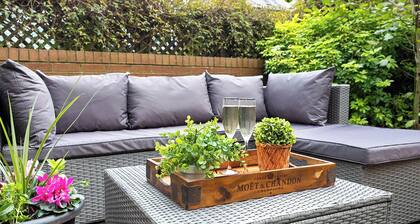 The Stanley Suite -1 bedroom apt, Harrogate. Free Parking. Garden. Dog Friendly.