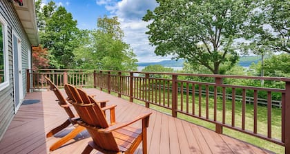 Watkin' Lakeside: "Right Along Seneca Lake Wine Trail - Near Watkins Glen!"