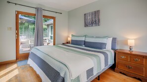 3 bedrooms, iron/ironing board, Internet, bed sheets