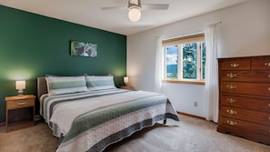 3 habitaciones, tabla de planchar con plancha, internet y ropa de cama 