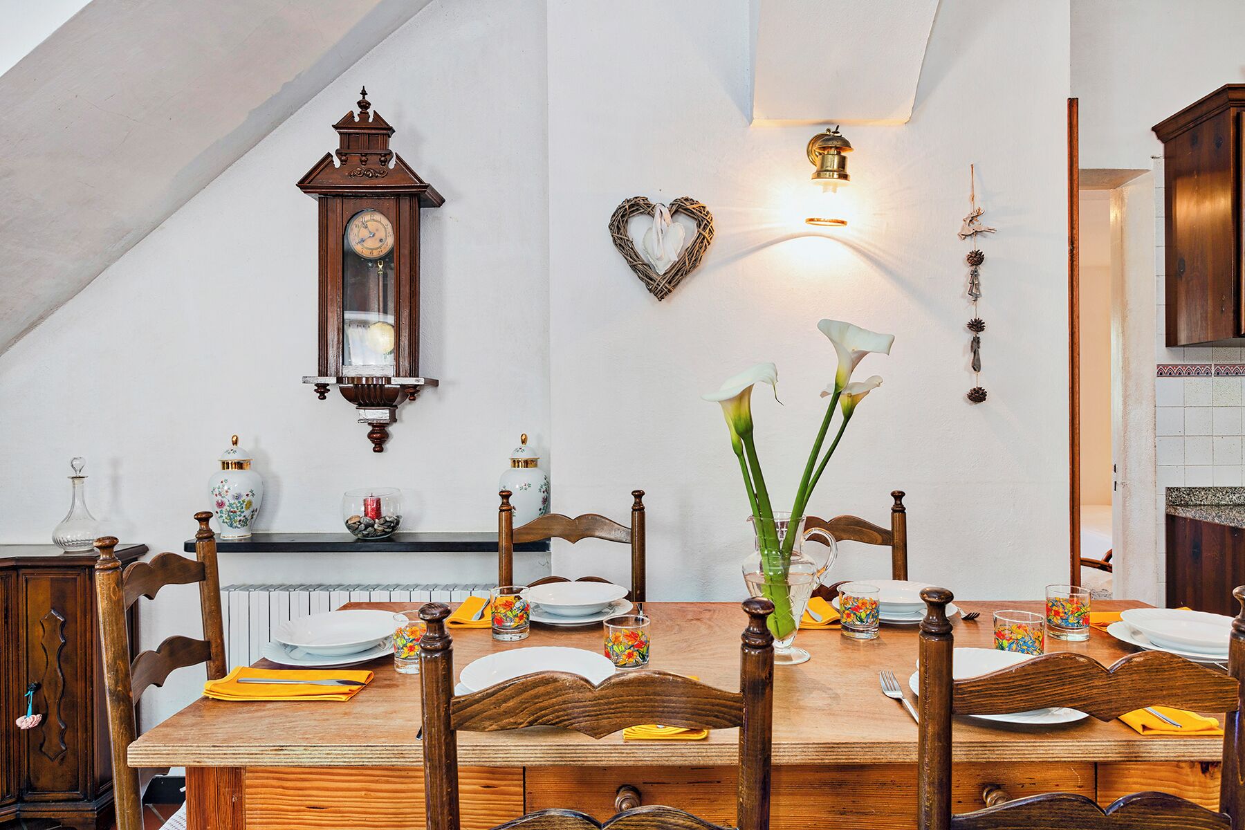 House, Garden View | Ruang makan