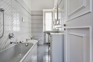 House, Garden View | Bathroom | Combined shower/tub, rainfall showerhead, hair dryer, towels - Villa Rica by Wonderful Italy (Santa Margherita Ligure)