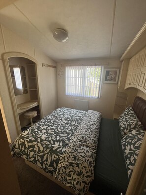 小屋 | 2 多间卧室、免费 WiFi、床单